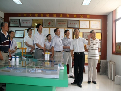 2012.7.28日山東天意兩項科技成果鑒定順利通過，北京領(lǐng)導(dǎo)專家，到我公司參觀指導(dǎo)