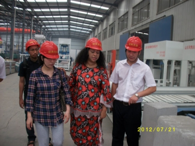 2012.7.21日坦桑尼亞總統(tǒng)夫人來我公司參觀指導(dǎo)、洽談合作